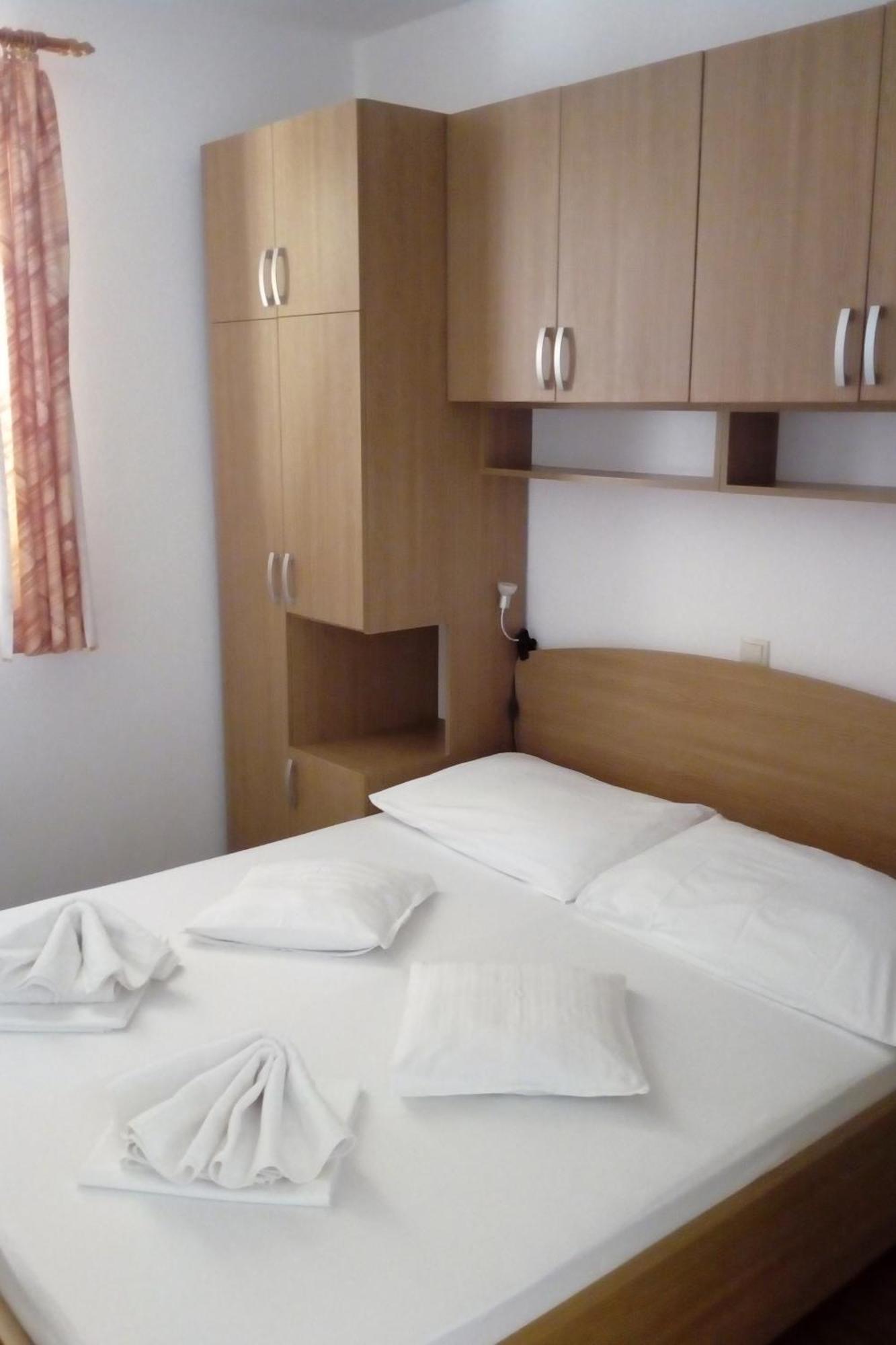 Apartments With A Parking Space Igrane, Makarska - 13535 Room photo