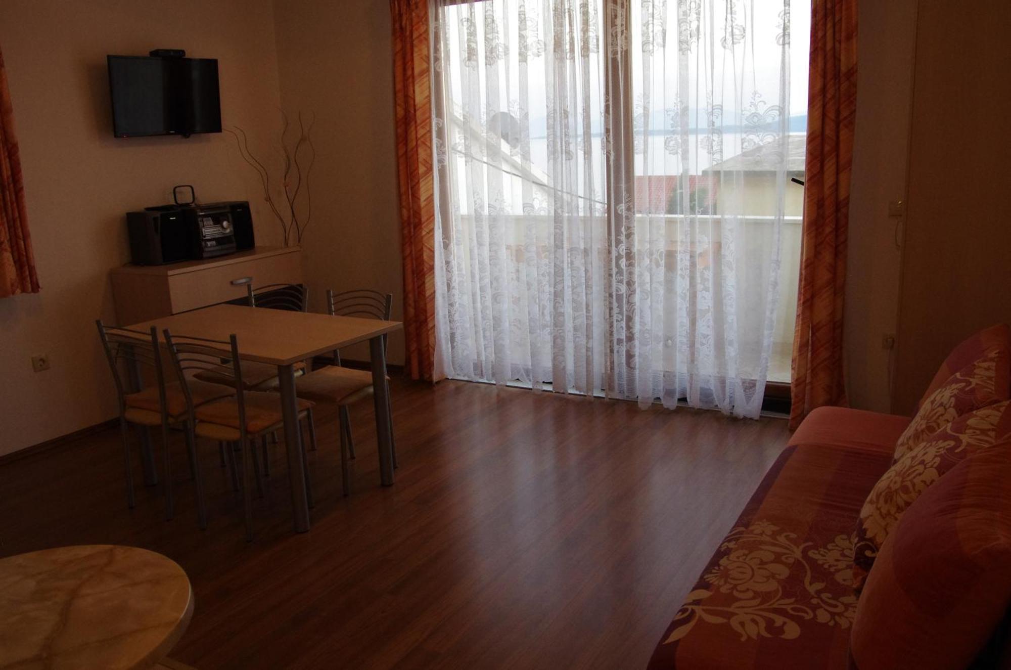 Apartments With A Parking Space Igrane, Makarska - 13535 Room photo