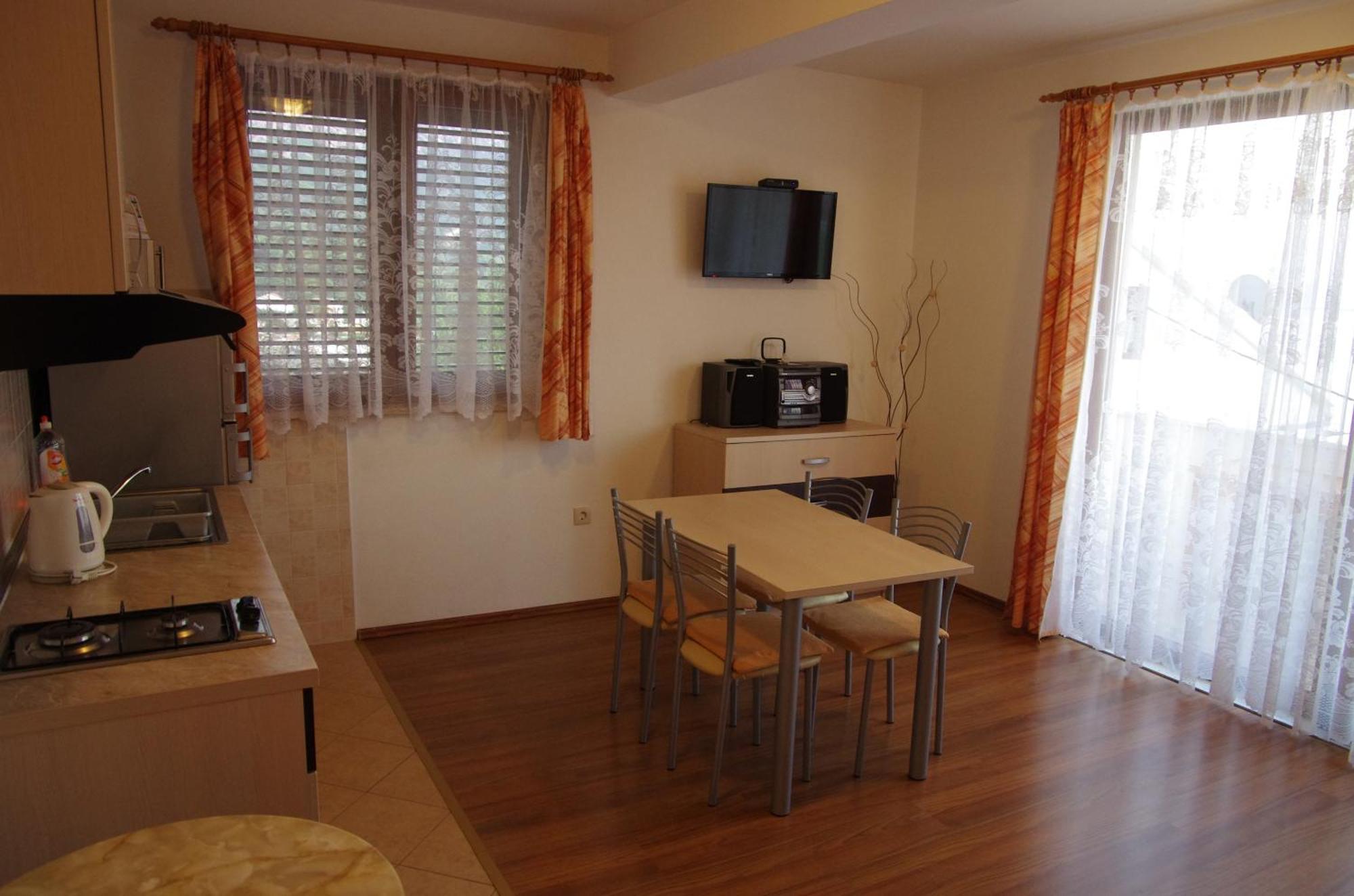 Apartments With A Parking Space Igrane, Makarska - 13535 Room photo
